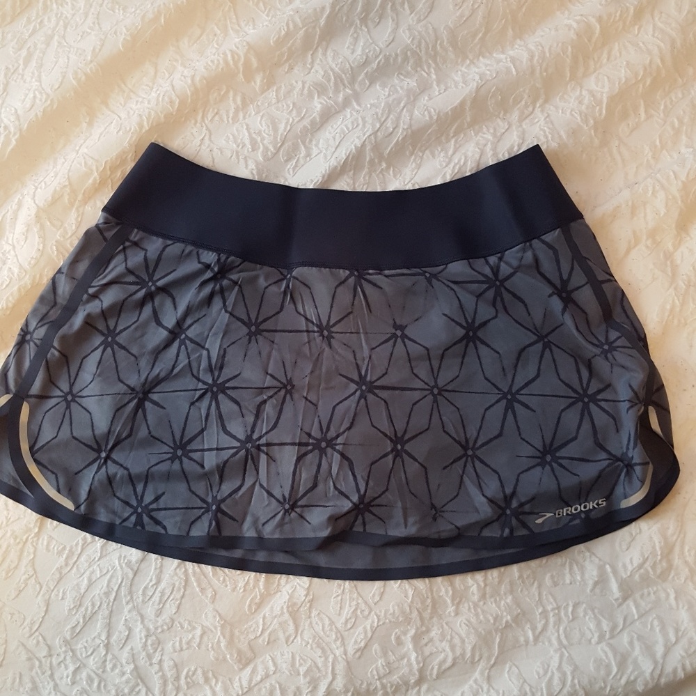 Brooks skort